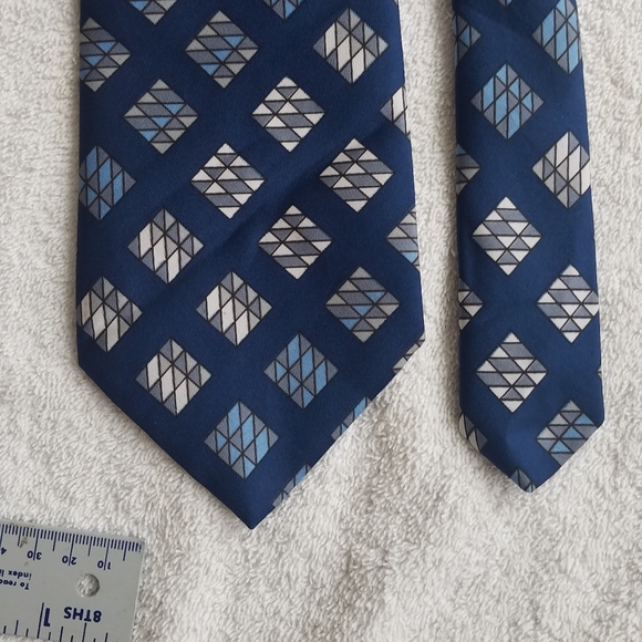 Gimbels Necktie / Suit Tie Blue Silk - Picture 2 of 15